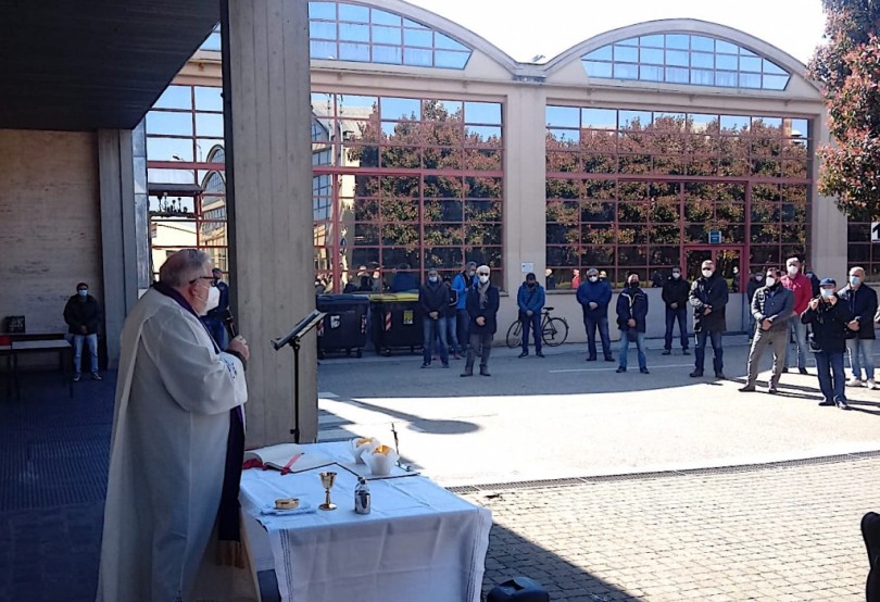La chiesa va in fabbrica: messa alla Cerutti